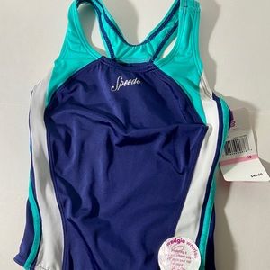 New Speedo girls Deep Water size 10 with a tag